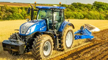 Европейским фермерам предложили купить трактор Т7 HD и отправиться в тур по Вене